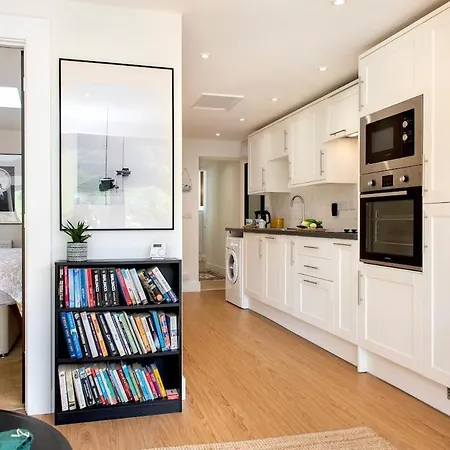 Holiday home Waterfront - Apple Pie Luxury Escapes *